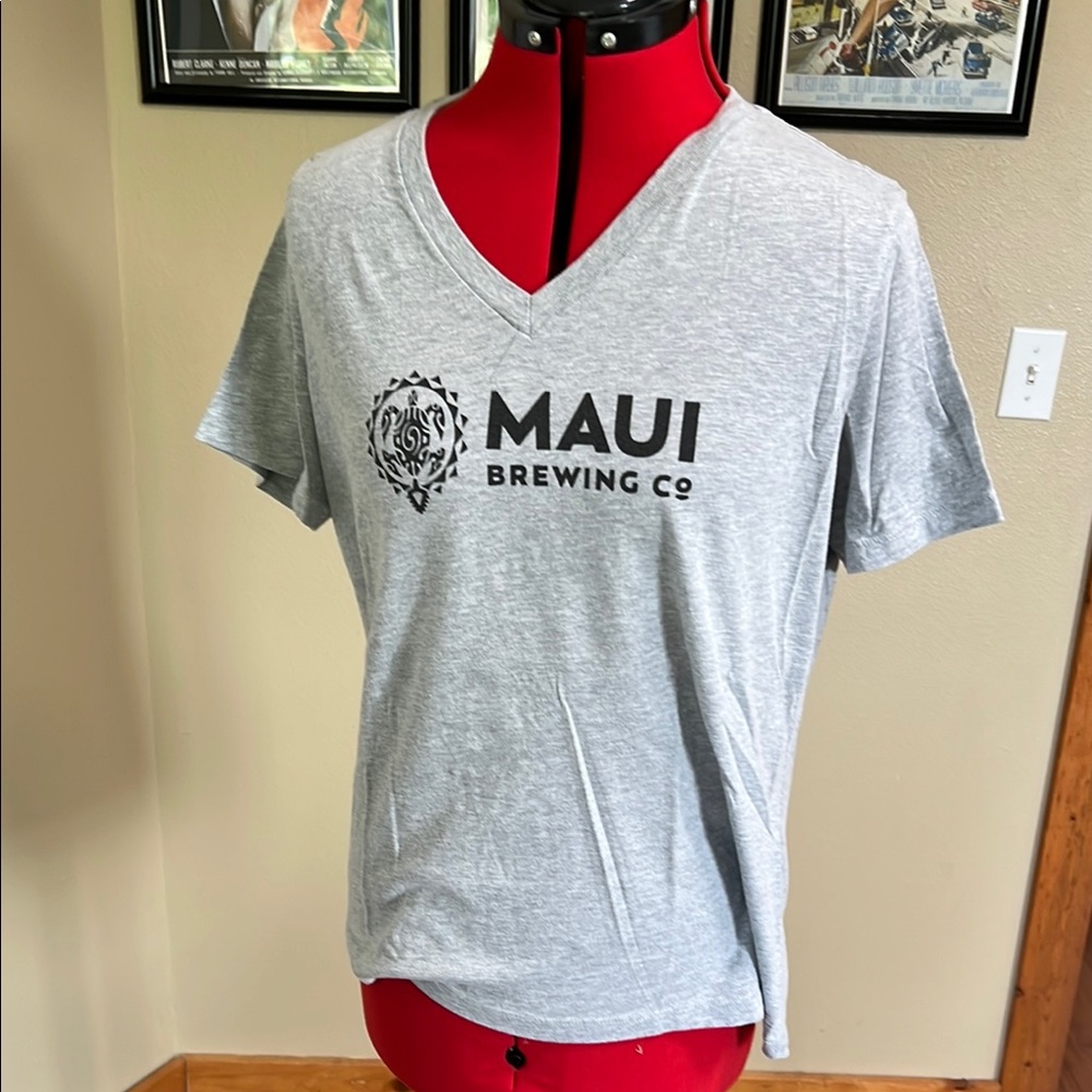 Gray women’s V-Neck Shirt “Maui Brewing”